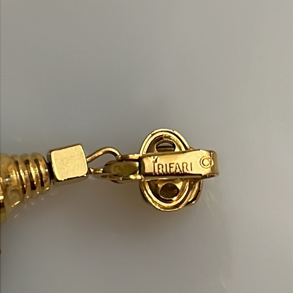 TRIFARI C, Vintage clip earrings - Picture 4 of 5